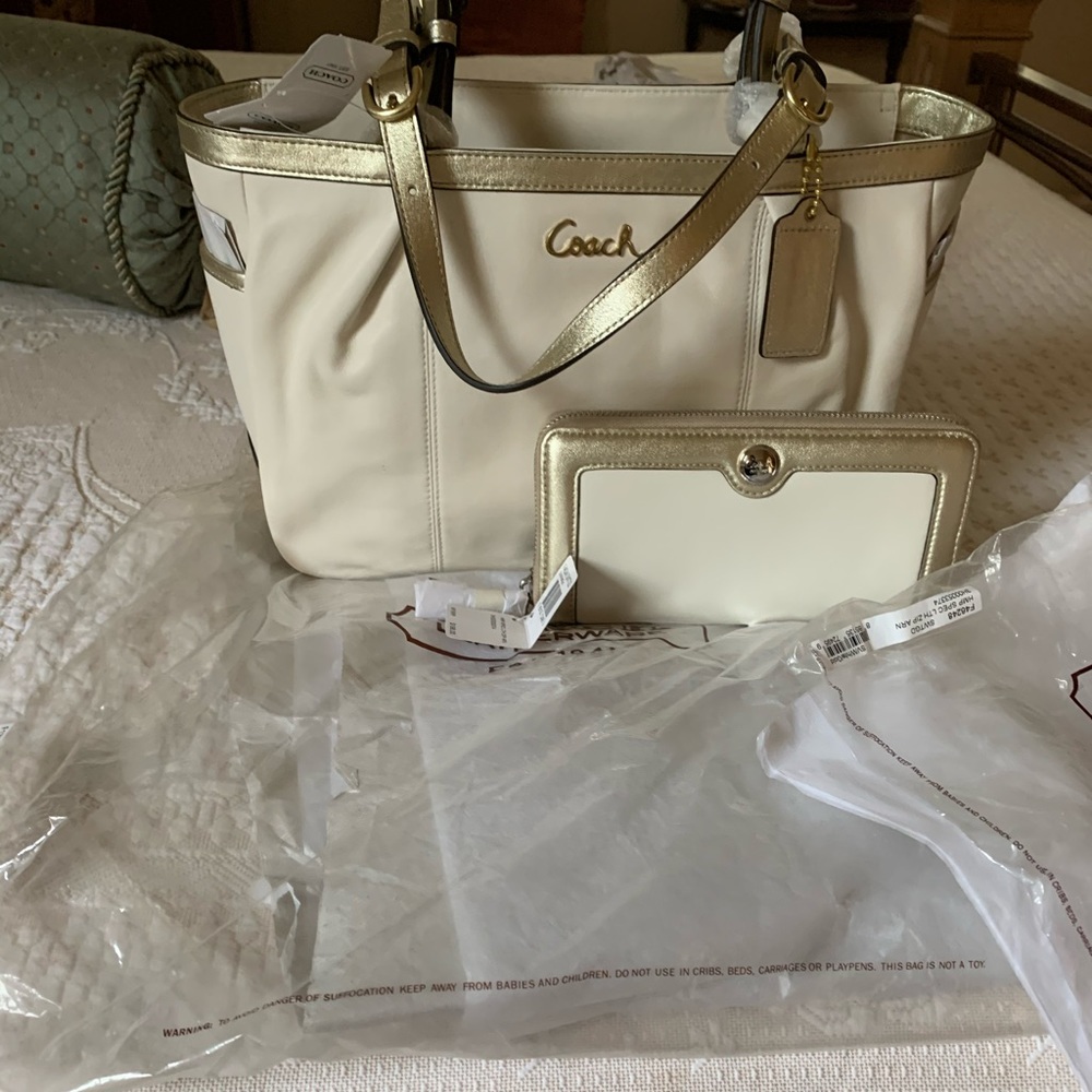 Coach Gallery Leather Tote Cream and Gold F17721